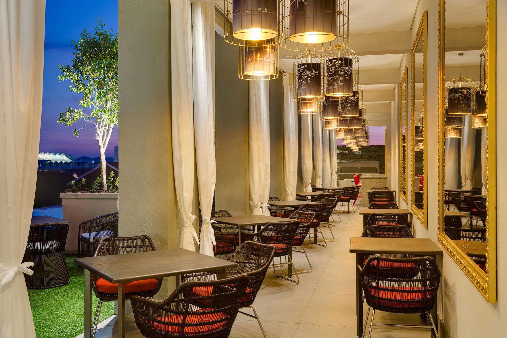 Protea Hotel Fire & Ice! By Marriott Pretoria Menlyn Exteriér fotografie